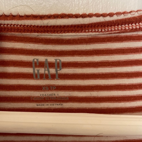 Gap T Shirt - Picture 3 of 5